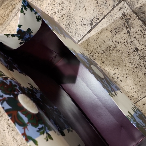 NEW Tory Burch Gift Wrap - Picture 3 of 5